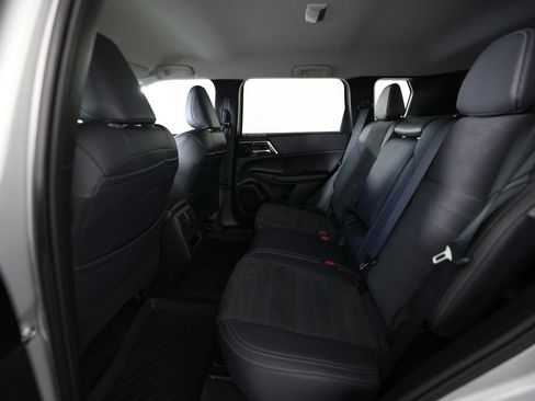 Used 2025 Mitsubishi Outlander SE AWD/4WD image 14