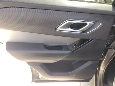 Used 2019 Land Rover Range Rover Velar S image 20