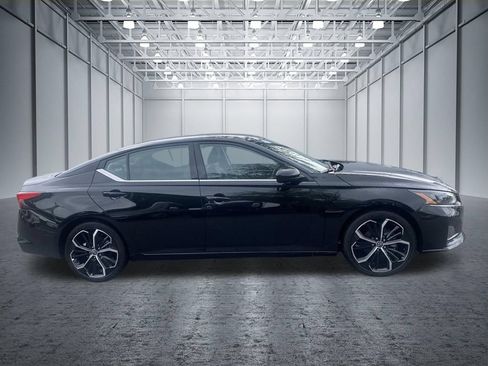 Certified 2025 Nissan Altima 2.5 SR FWD image 2