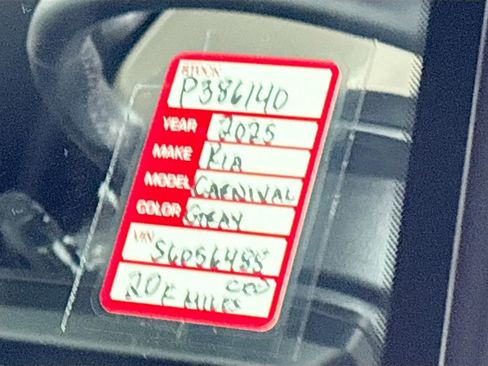 Certified 2025 Kia Carnival LXS image 25