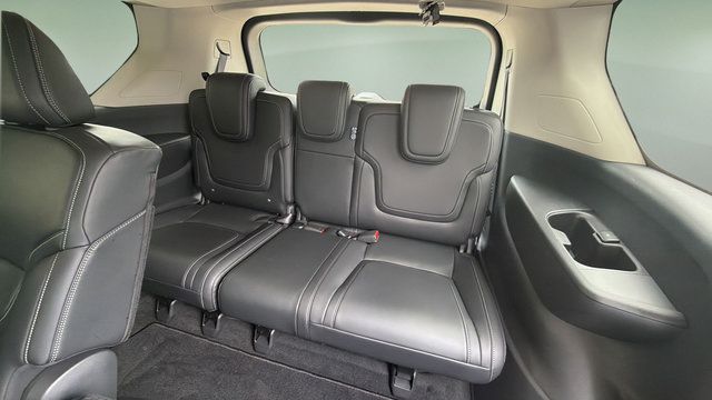 Used 2025 Nissan Armada SV AWD/4WD image 12