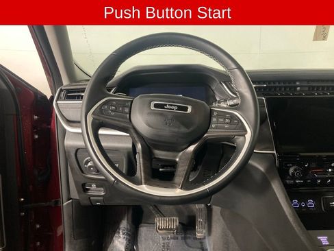 Used 2022 Jeep Grand Cherokee Limited image 9