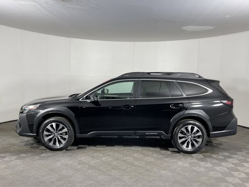 Used 2023 Subaru Outback Limited image 3