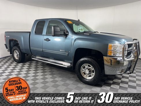 Used 2008 Chevrolet Silverado 2500 LT w/ 1LT Convenience Package image 2