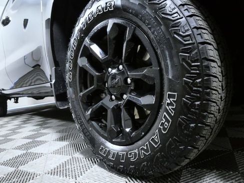 Used 2023 Chevrolet Silverado 1500 RST AWD/4WD image 2