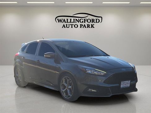 Used 2018 Ford Focus ST image 3