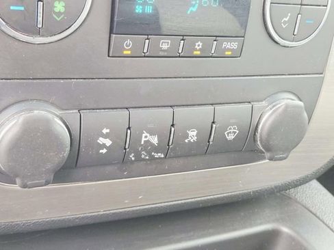 Used 2007 Chevrolet Suburban LT w/ LT Preferred Equipment Group AWD/4WD image 31