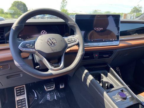 New 2026 Volkswagen Tiguan SEL R-Line AWD/4WD image 9