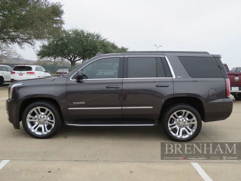 Used 2018 GMC Yukon SLT w/ Premium Edition image 2