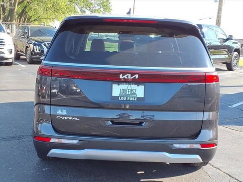 Used 2024 Kia Carnival EX FWD image 23