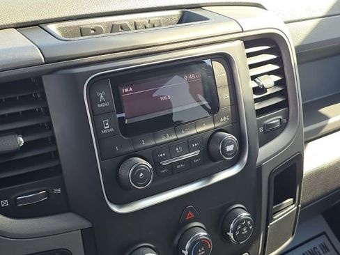 Used 2017 RAM 1500 Express RWD image 21