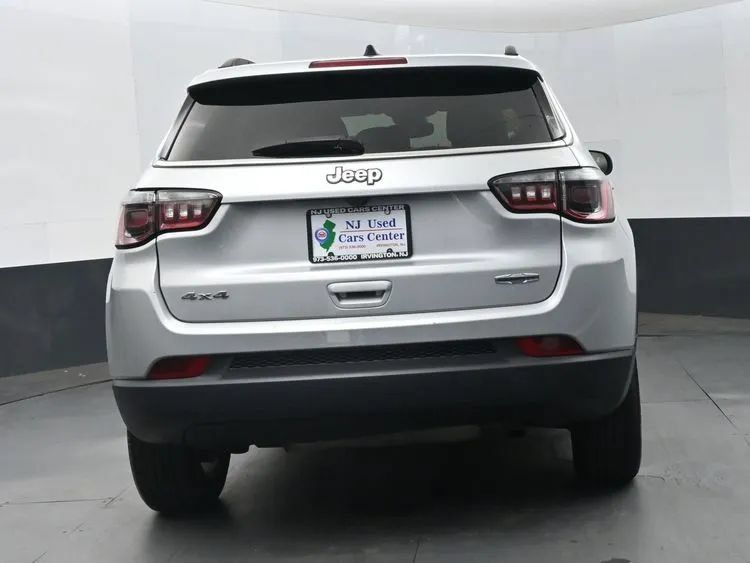 Used 2024 Jeep Compass Latitude AWD/4WD image 6