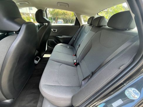 Used 2025 Kia K4 LXS image 23