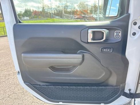 Used 2025 Jeep Wrangler Unlimited Rubicon AWD/4WD image 19