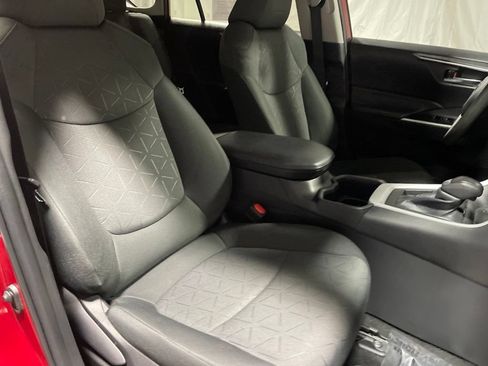 Used 2022 Toyota RAV4 XLE w/ Convenience Package FWD image 9
