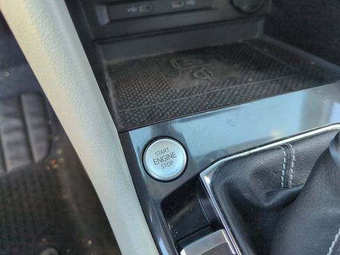 Certified 2022 Volkswagen Tiguan SE w/ Panoramic Sunroof Package image 28