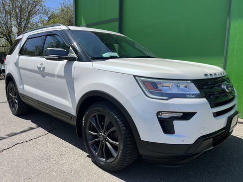Used 2018 Ford Explorer XLT w/ Equipment Group 202A image 2