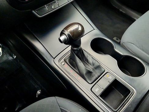 Used 2017 Kia Sorento LX w/ LX Convenience Package image 16