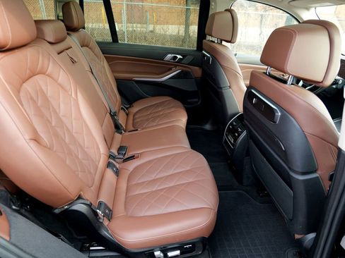 Used 2023 BMW X7 xDrive40i w/ Premium Package image 34