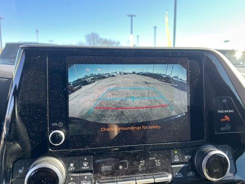 Used 2023 Toyota Highlander XLE image 23