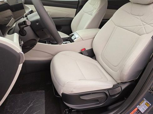 Certified 2025 Hyundai Tucson SE image 21