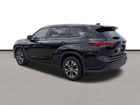 Used 2023 Toyota Highlander XLE FWD image 7