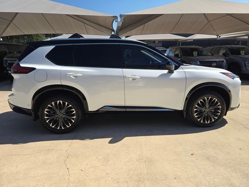 Certified 2025 Nissan Rogue Platinum AWD/4WD image 2
