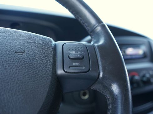 Used 2005 Dodge Ram 1500 Truck SLT image 18