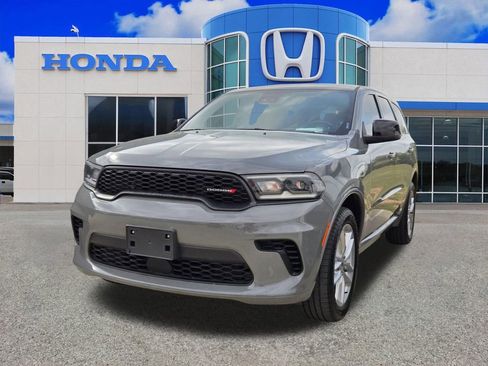 Used 2023 Dodge Durango GT image 3
