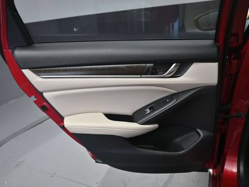 Used 2018 Honda Accord Touring image 33