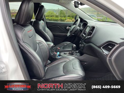 Used 2022 Jeep Cherokee Trailhawk w/ Sun, Sound & Nav Group AWD/4WD image 26
