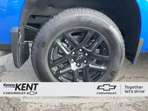 Used 2025 Chevrolet Silverado 1500 Custom image 12