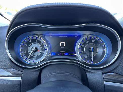 Certified 2022 Chrysler 300 Touring image 31