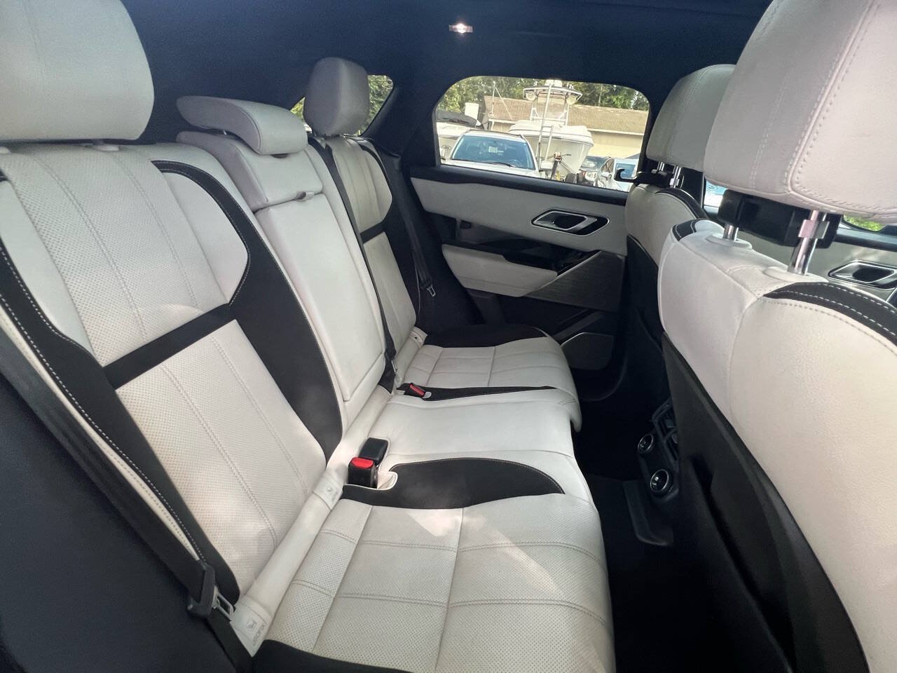 Used 2019 Land Rover Range Rover Velar R-Dynamic SE AWD/4WD image 23