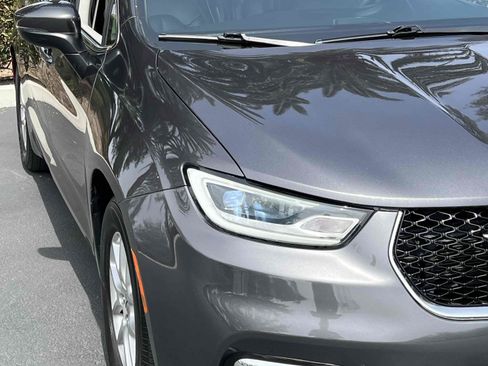 Used 2023 Chrysler Pacifica Touring-L image 57