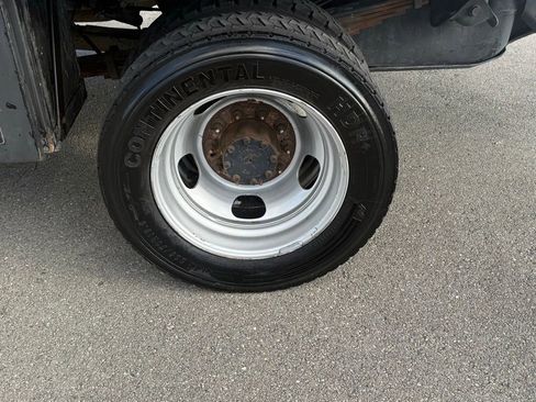 Used 2017 RAM 5500 Tradesman w/ Chrome Appearance Group image 32