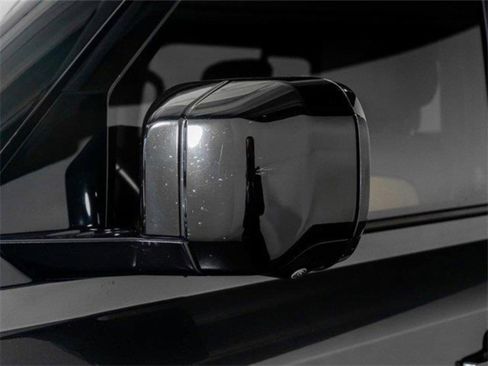 Used 2023 Land Rover Defender 130 X image 24