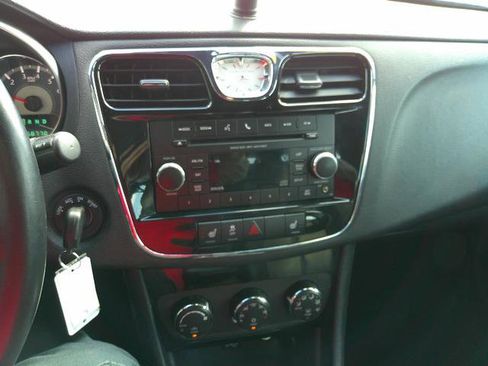 Used 2013 Chrysler 200 Limited image 10