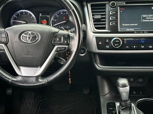 Used 2017 Toyota Highlander SE image 14