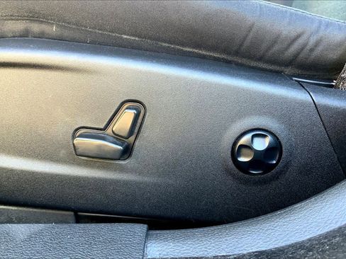 Used 2021 Chrysler 300 Touring image 34