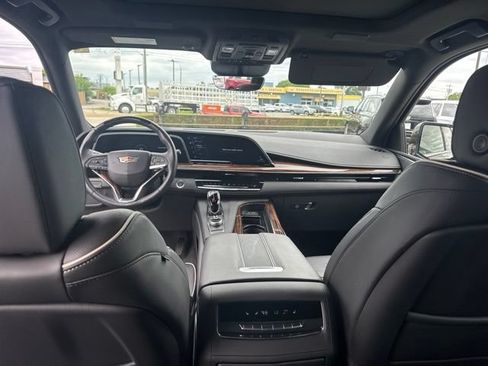 Used 2024 Cadillac Escalade ESV Premium Luxury AWD/4WD image 17