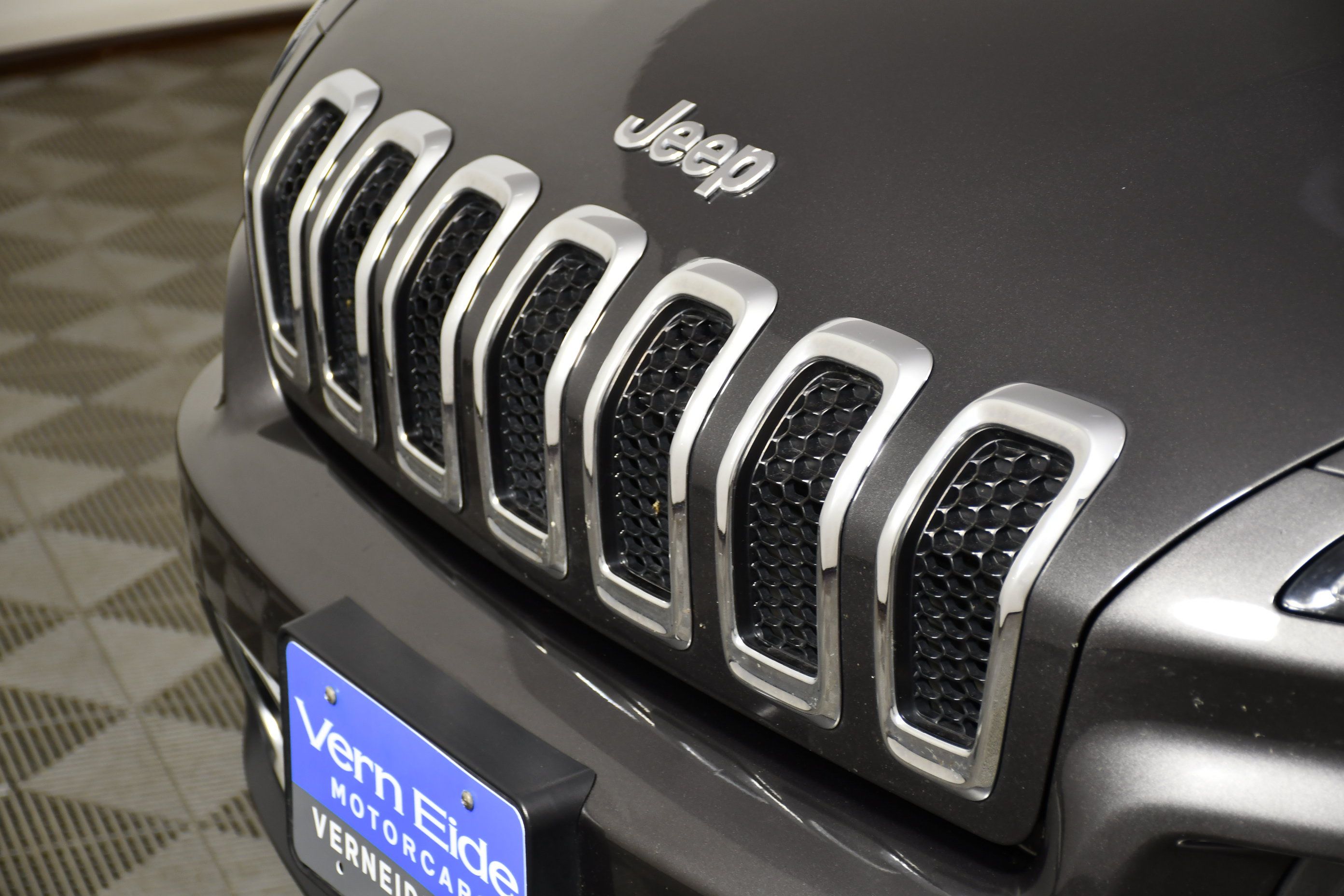 Used 2018 Jeep Cherokee Limited AWD/4WD image 11