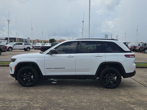 Used 2023 Jeep Grand Cherokee Limited w/ Black Appearance Package RWD image 9