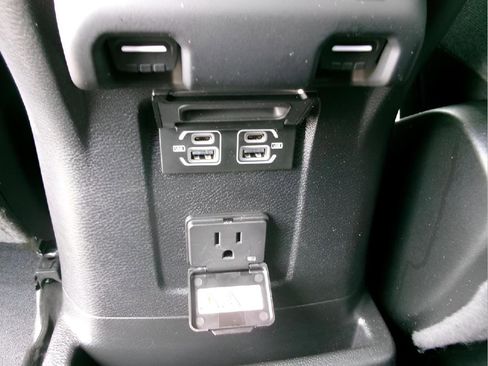Used 2025 Jeep Wrangler Unlimited Sahara AWD/4WD image 11