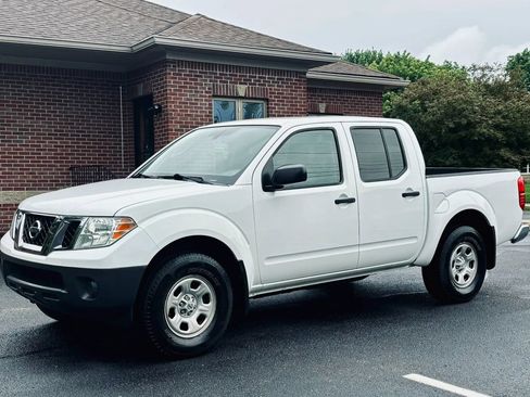 Used 2011 Nissan Frontier S AWD/4WD image 9