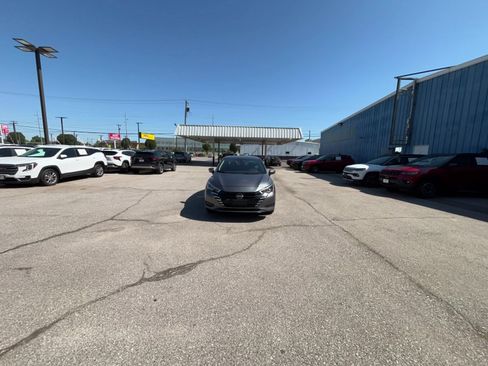 Used 2025 Nissan Versa SV FWD image 16