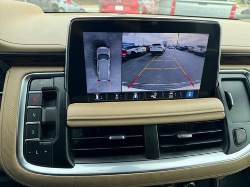 Used 2021 Chevrolet Suburban Premier w/ Premium Package image 27