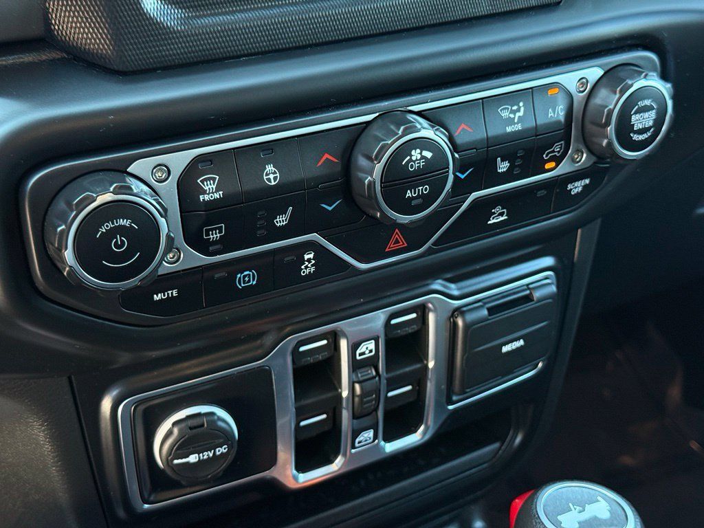 Used 2023 Jeep Wrangler Unlimited w/ Cold Weather Group AWD/4WD image 19