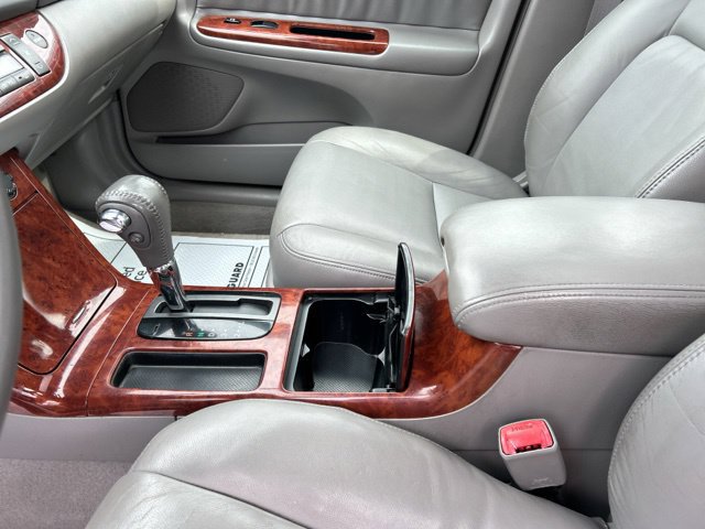 Used 2005 Toyota Camry XLE w/ VSC & Side Airbag Pkg FWD image 32