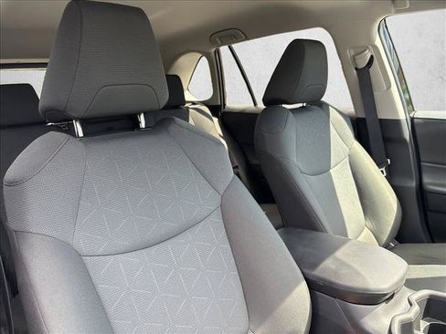 Certified 2025 Toyota RAV4 XLE FWD image 24